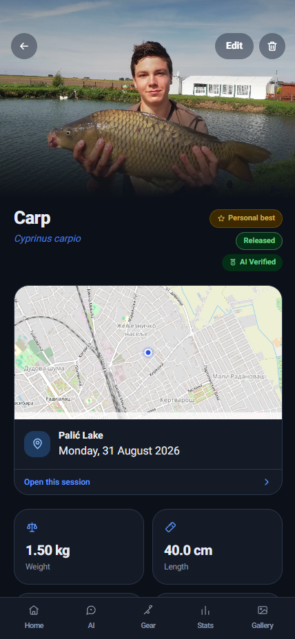 FishingStat catch detail screen showing a carp, its weight, length and location